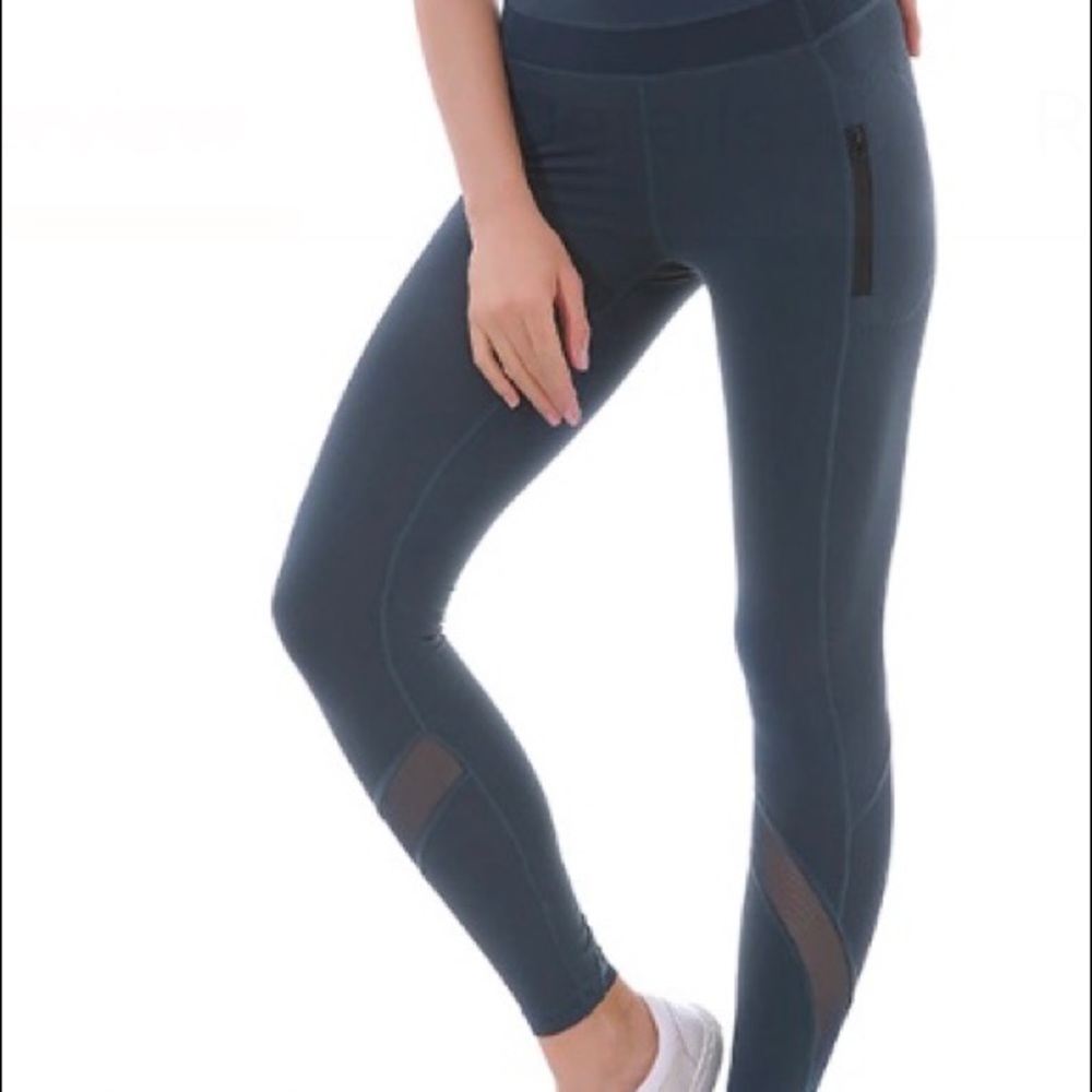 Yoga leggings comes in black and hunter green